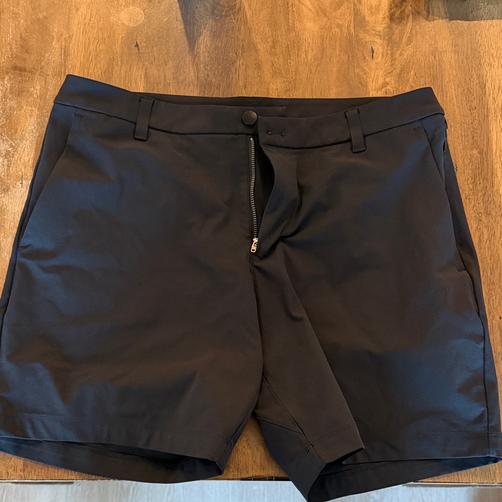 Lululemon ABC 34x7 Inseam Black Shorts